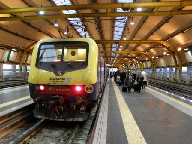 Il Leonardo Express alla stazione di Fiumicino

