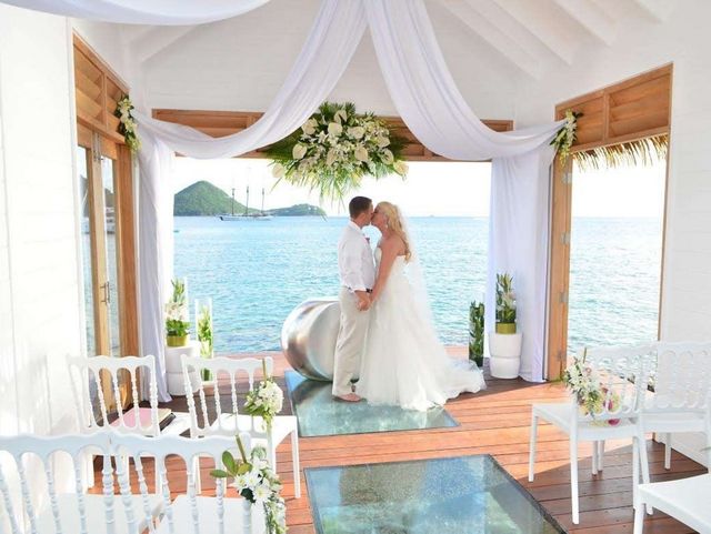 Overwater Tranquillity Wedding Chapel di Sandals Resorts
